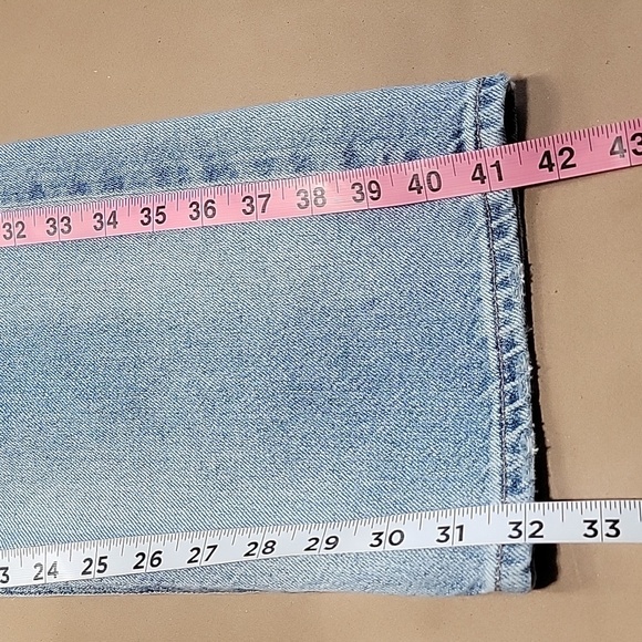 American Eagle Size 2 Med-Light Wash Low Rise Baggy Jeans, Distressed/Destroyed - Picture 10 of 15